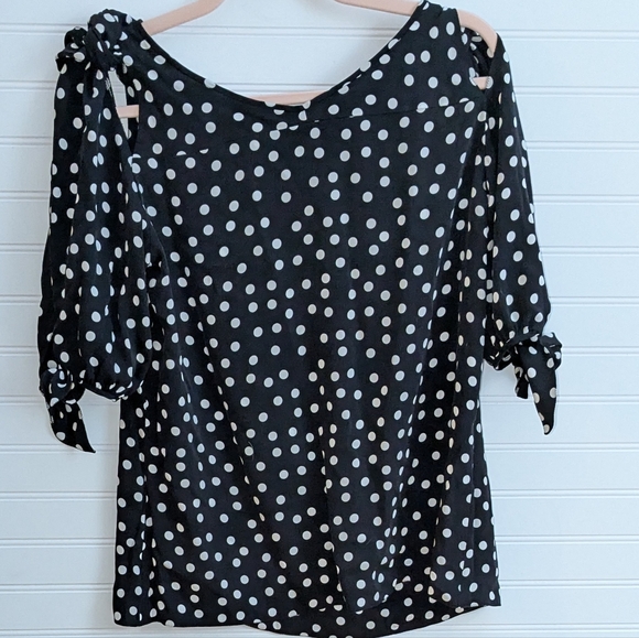 Dolce & Gabbana Black And White Polka Dot Silk Short Sleeve Blouse(10)46 - Picture 2 of 9